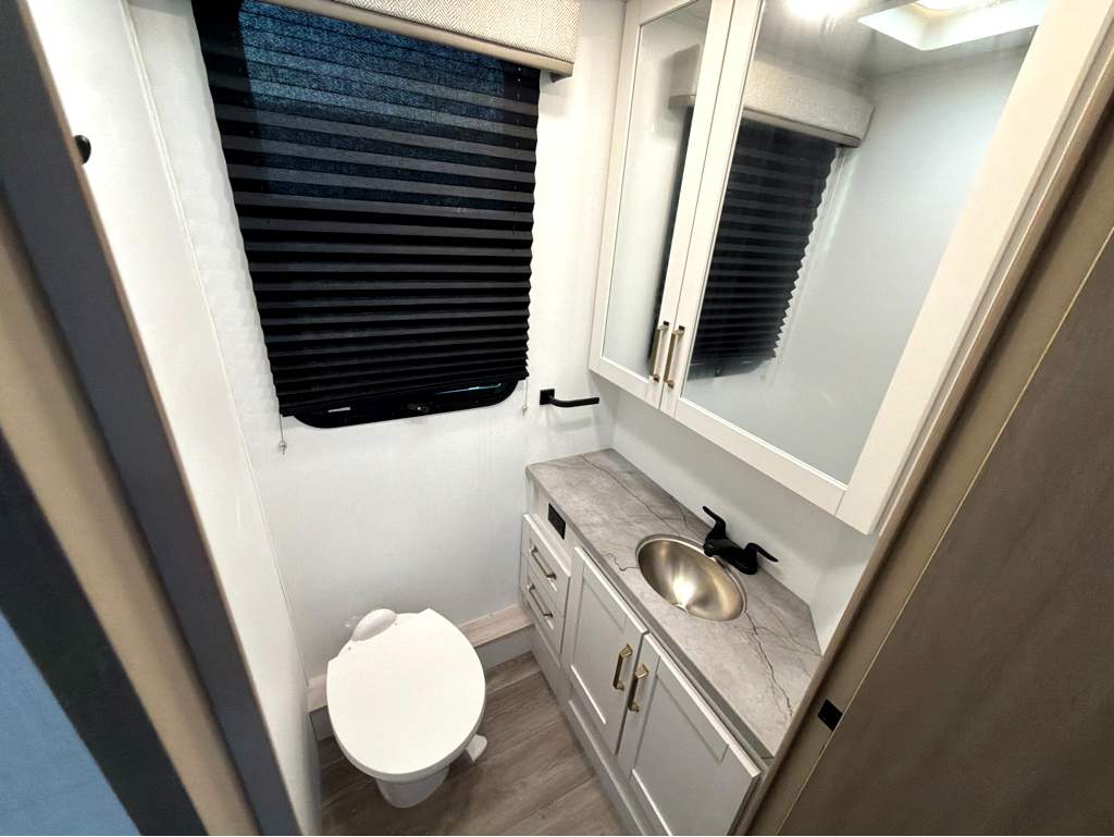 2027 ENTEGRA COACH ODYSSEY 29V - Image 14