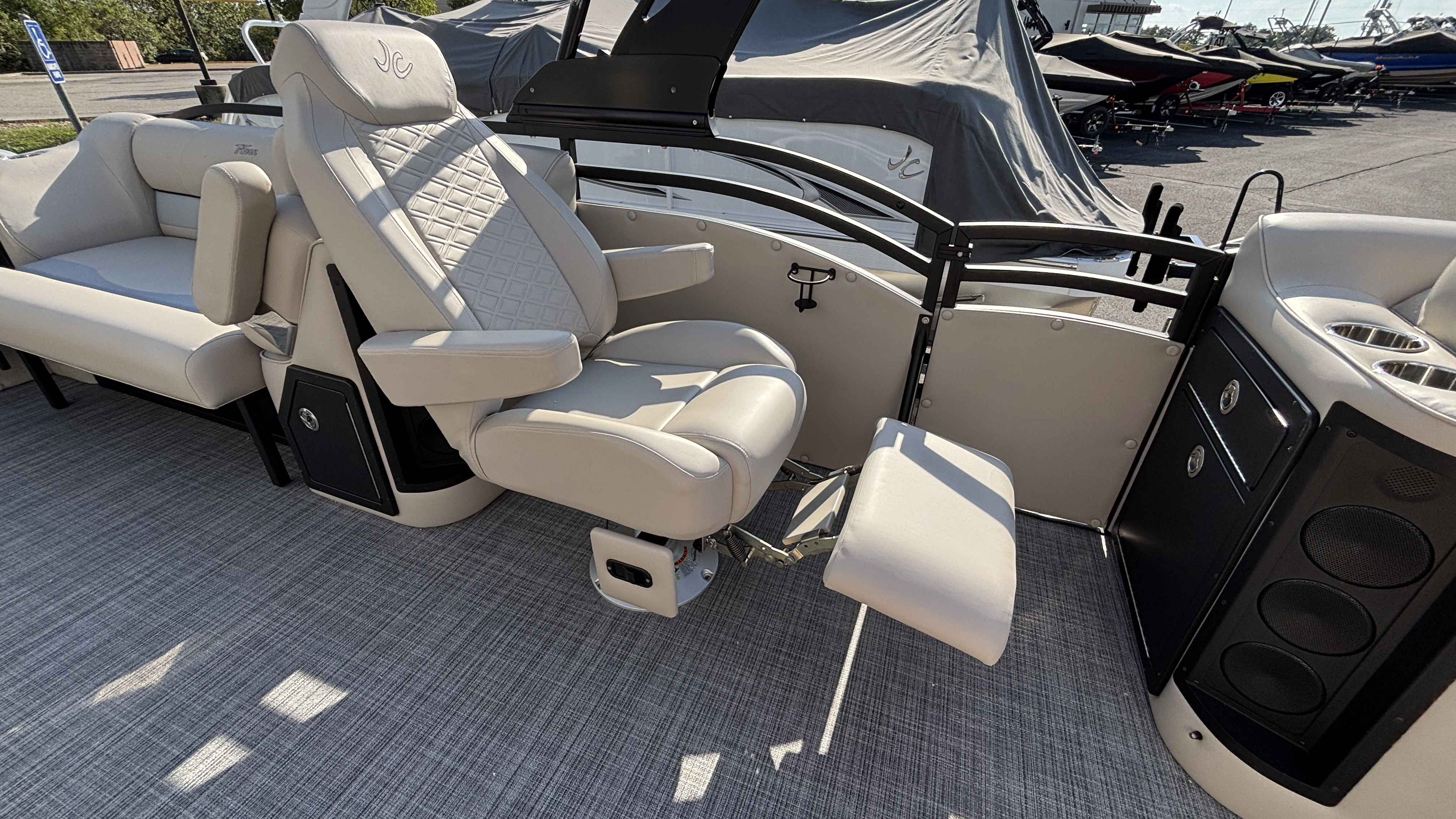 2026 JC Pontoon NepToon 25TT Sport DSL - Image 18