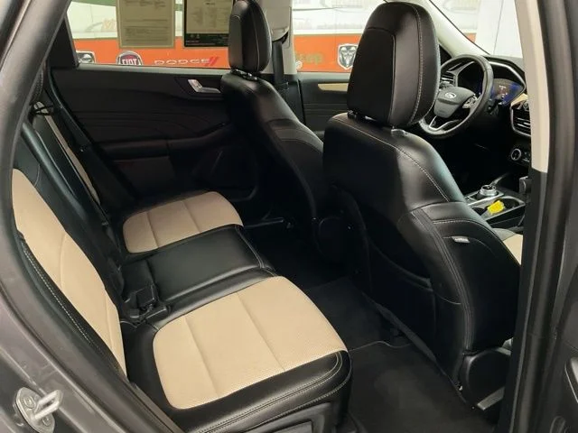 2022 Ford Escape Utility 4D Titanium AWD - Image 26