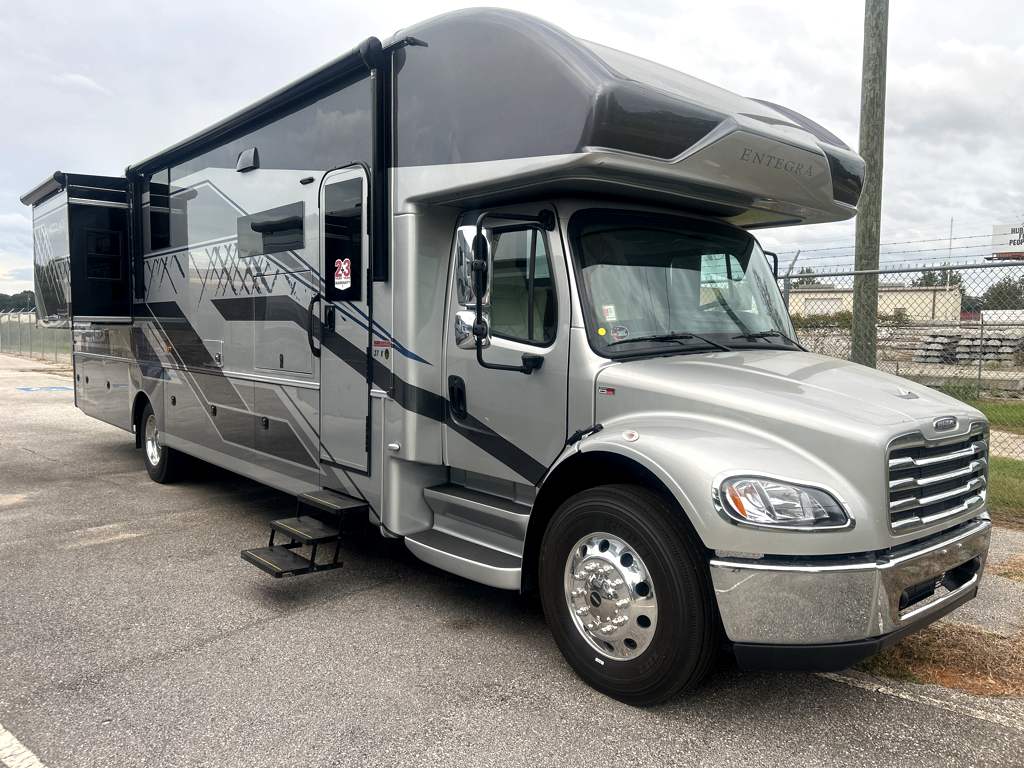 2026 ENTEGRA COACH ACCOLADE 37K - Image 1