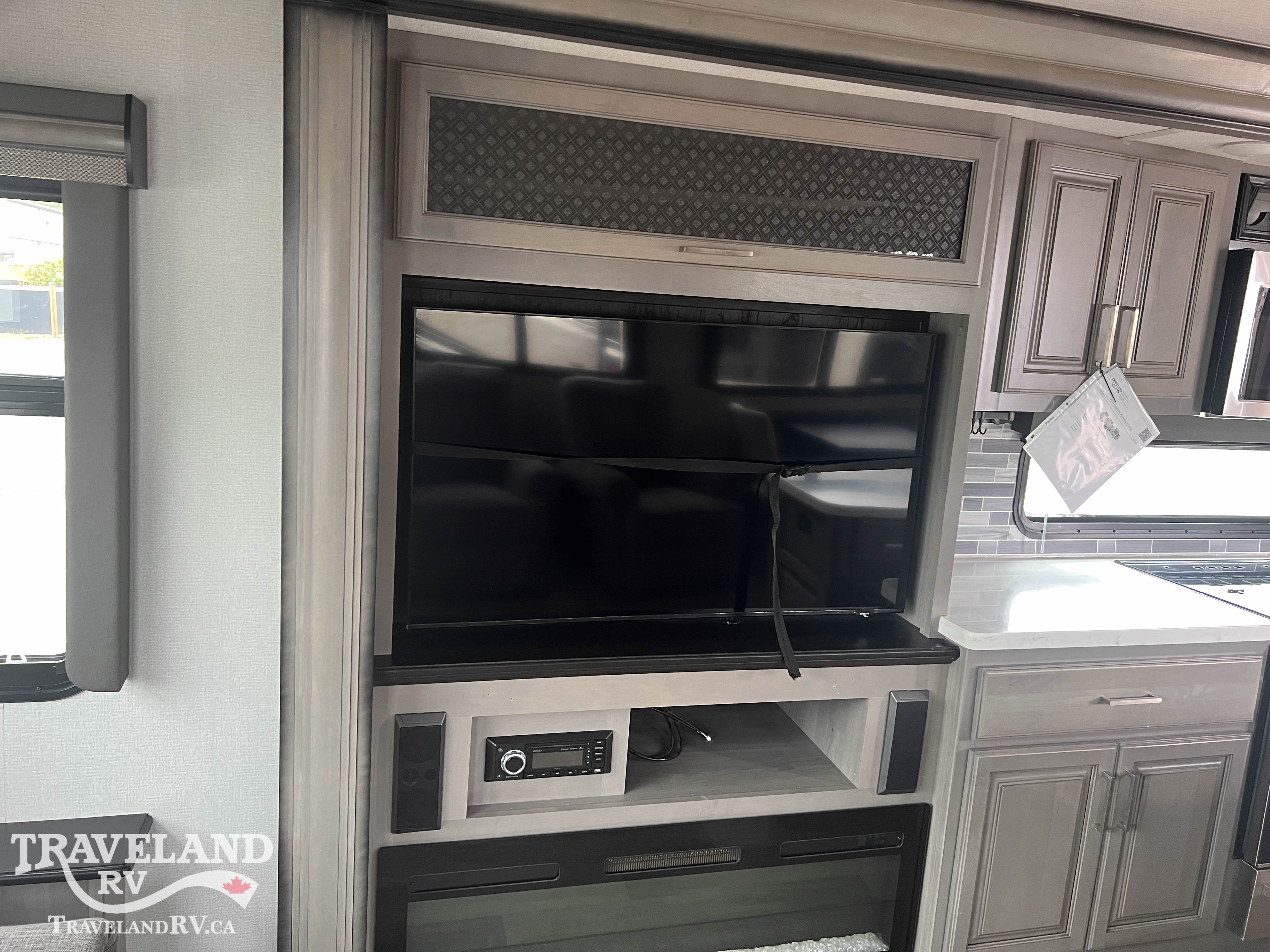 2021 Keystone Montana 3780RL - Image 13