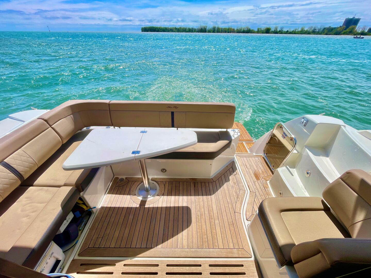 2017 Sea Ray 400 Sundancer - Image 22