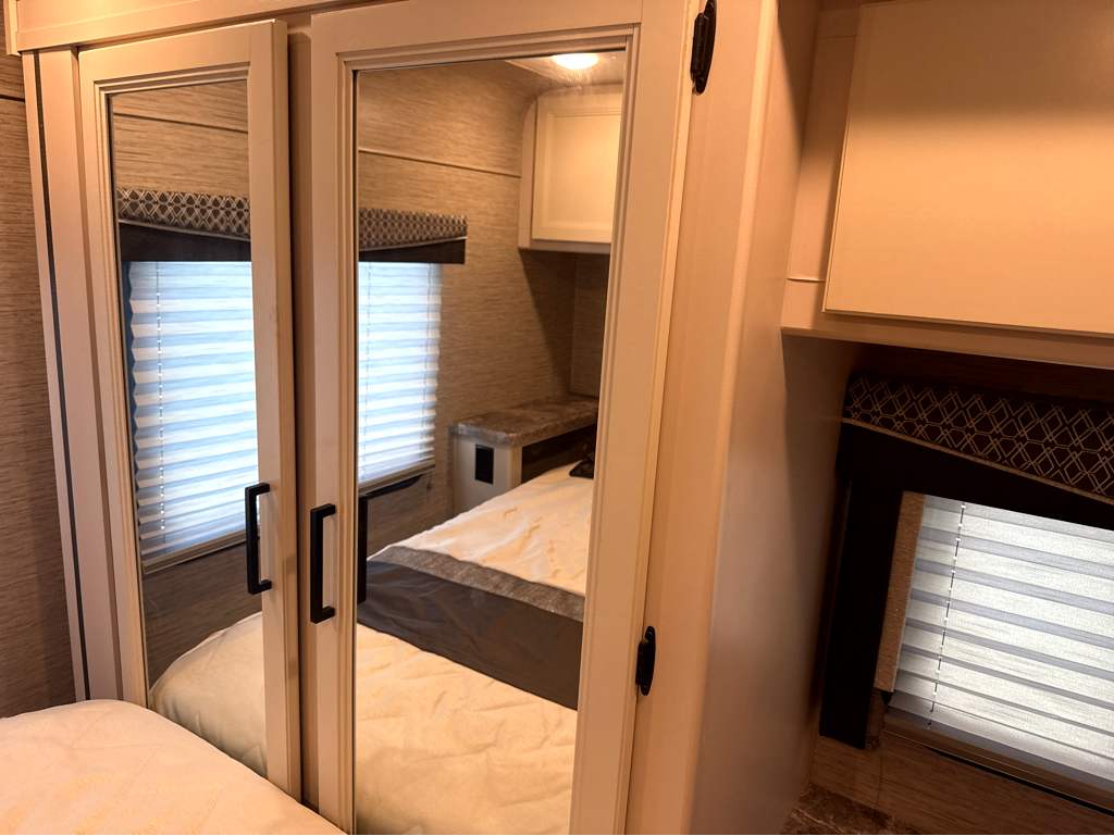 2023 THOR MOTOR COACH CHATEAU 31WV - Image 24