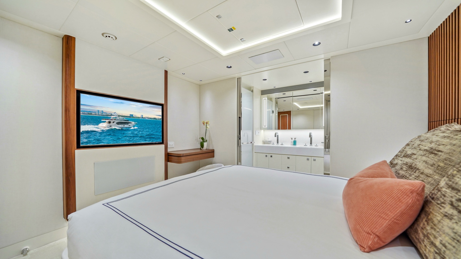 2025 Horizon Raised Pilothouse - Image 33