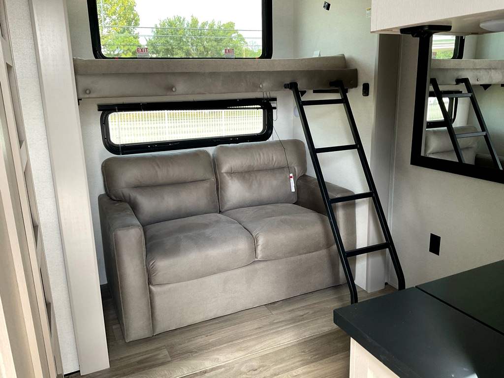 2027 JAYCO NORTH POINT 361RLBH - Image 23
