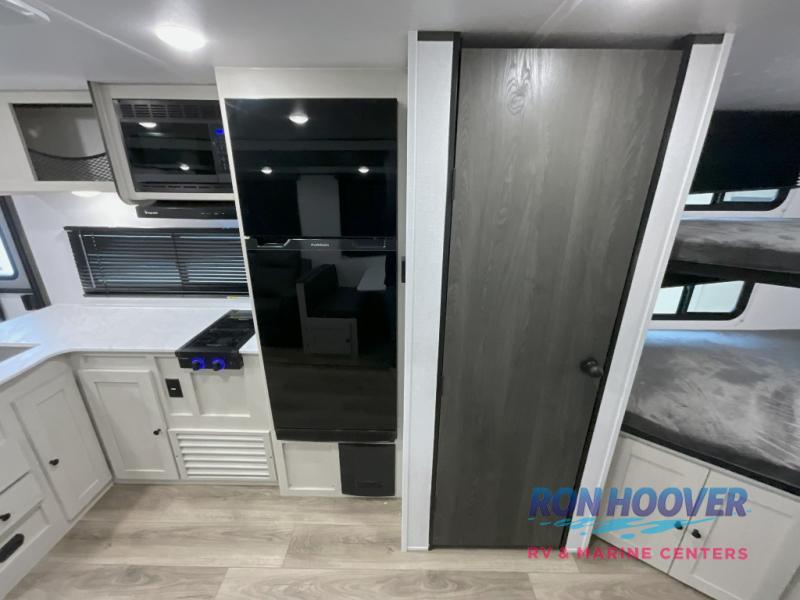 2025 COACHMEN SPIRIT 26BH - Image 17