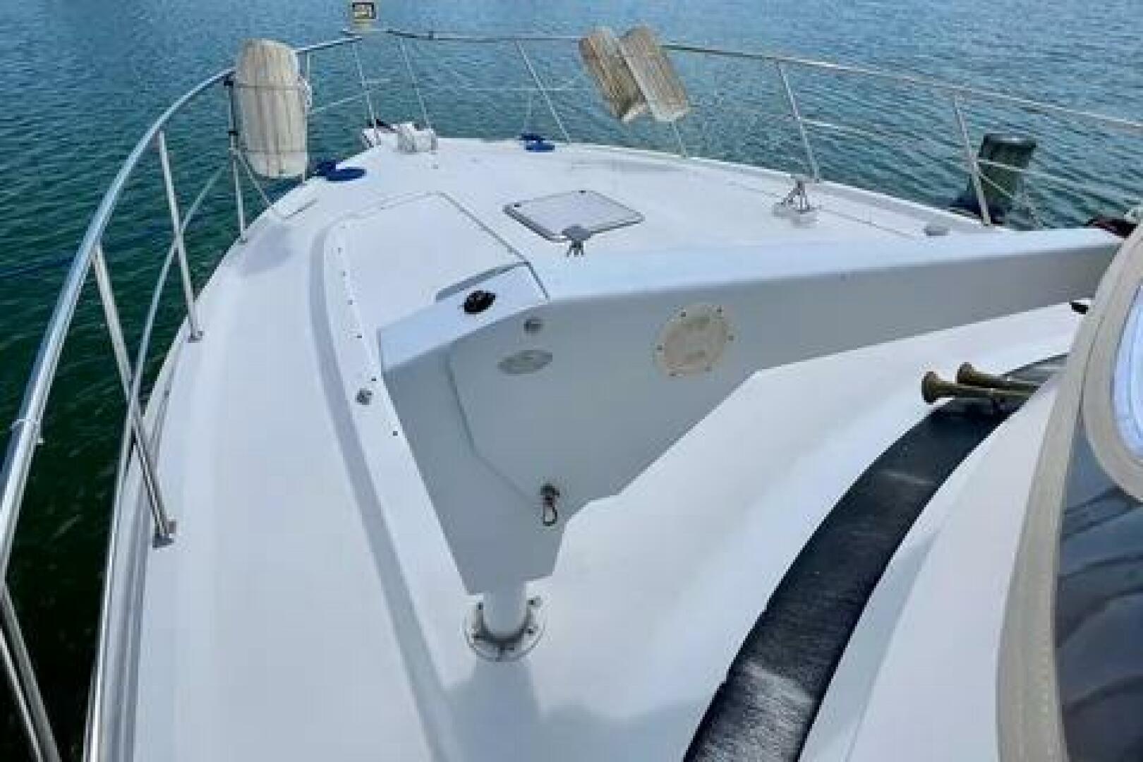 1996 Cruisers Yachts 4285 Express Bridge - Image 26