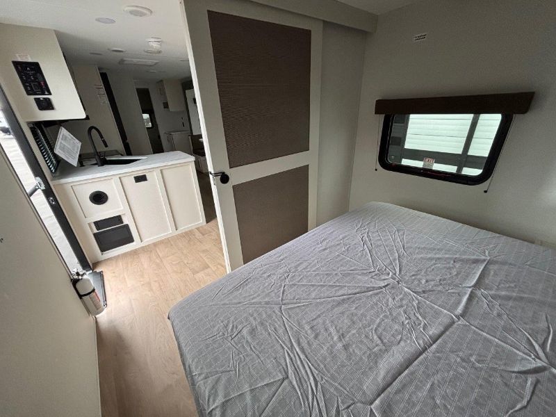 2026 Grand Design Transcend 325BHT - Image 21