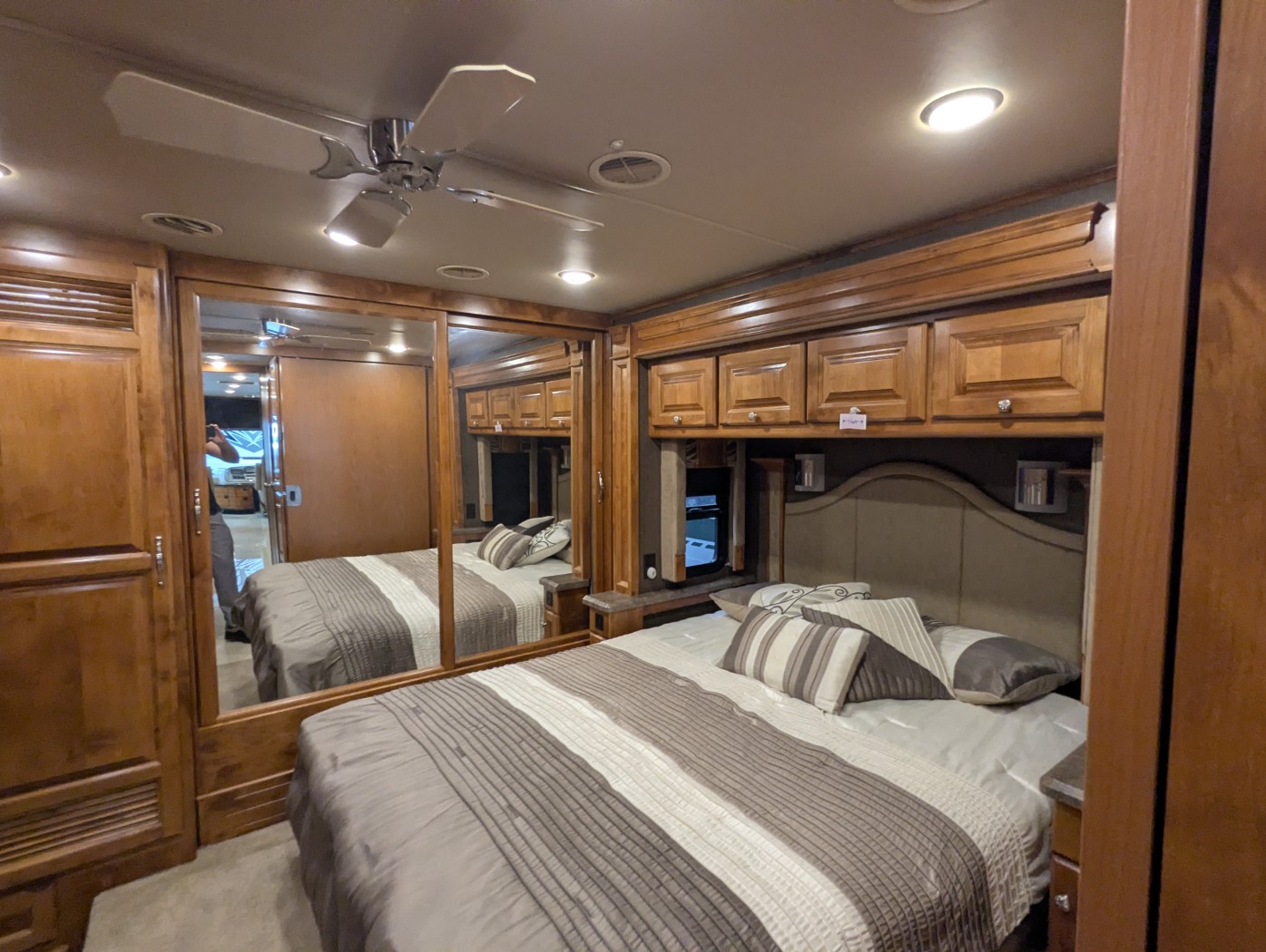 2016 Tiffin Allegro Red 38 QBA - Image 27