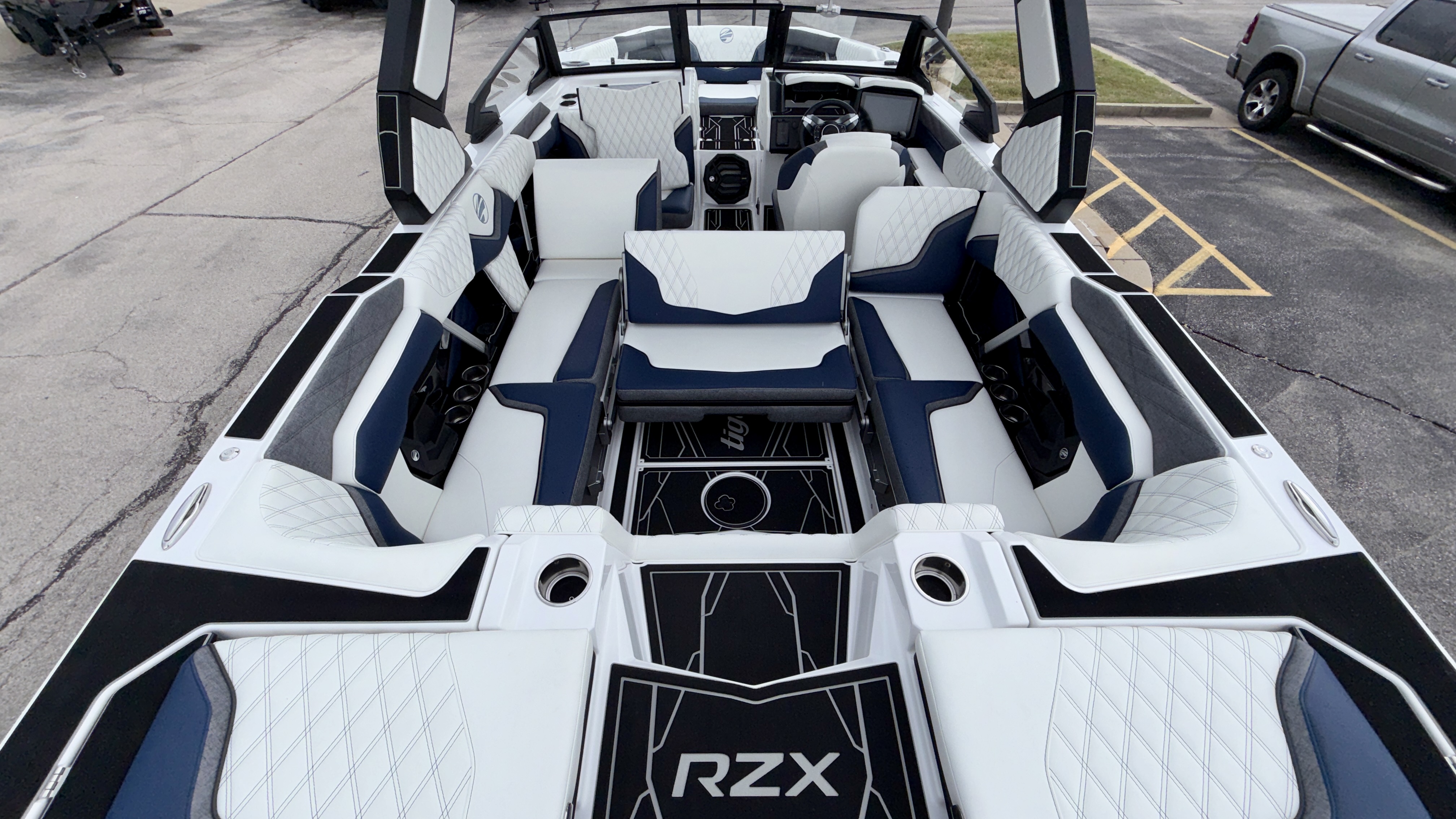 2027 Tigé  24RZX - Image 23
