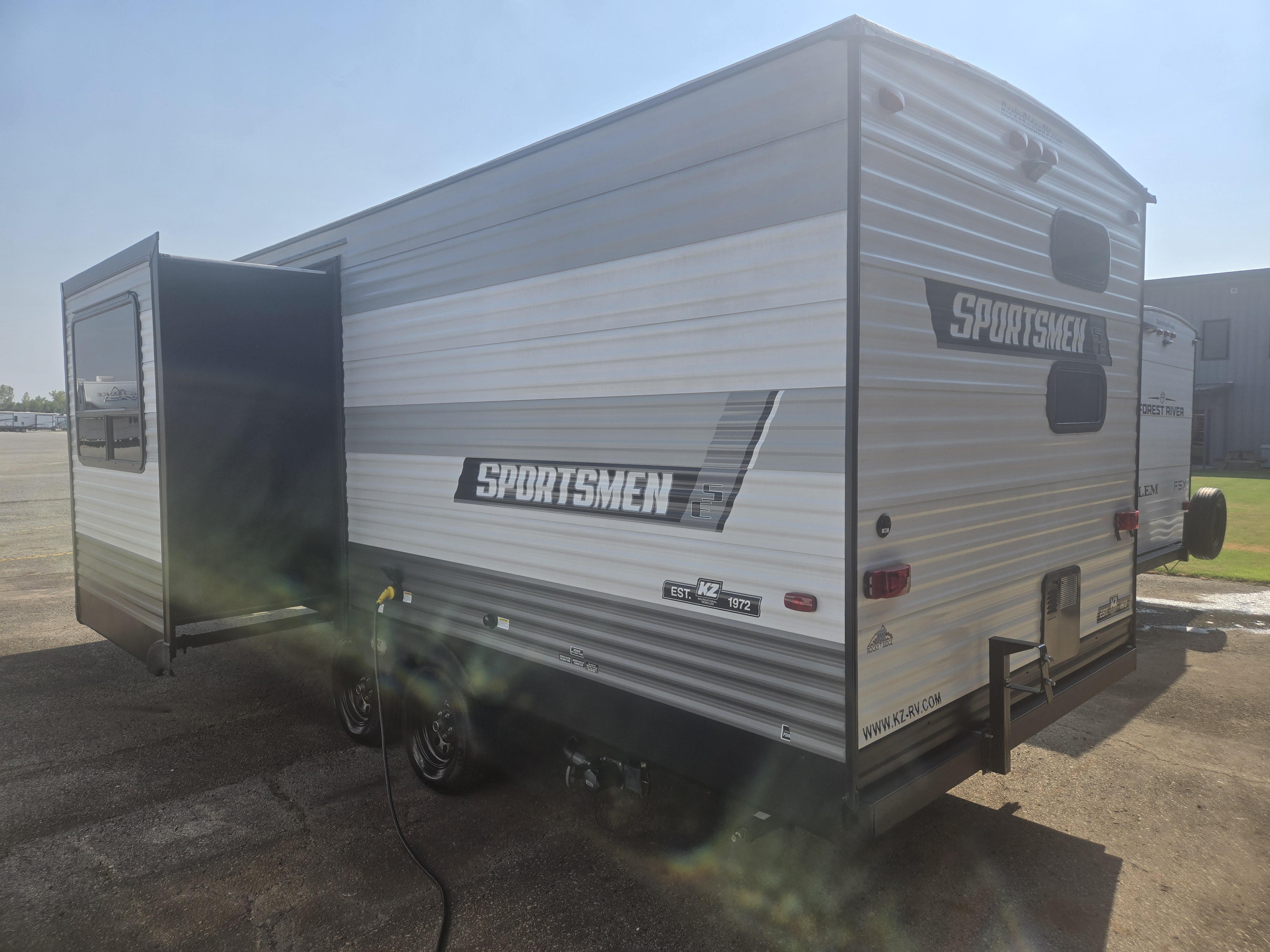 2023 KZ RV Sportsmen SE 231BHKSE - Image 5