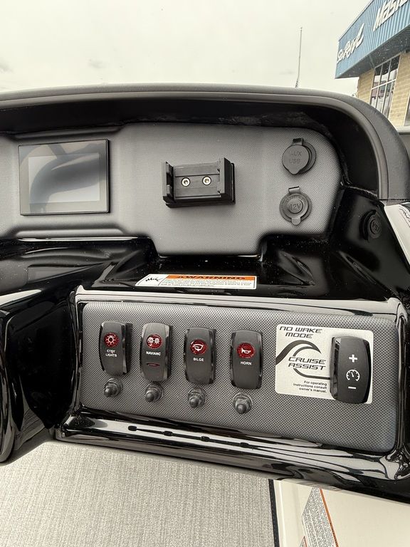 2025 Yamaha Boats AR195 - Image 23