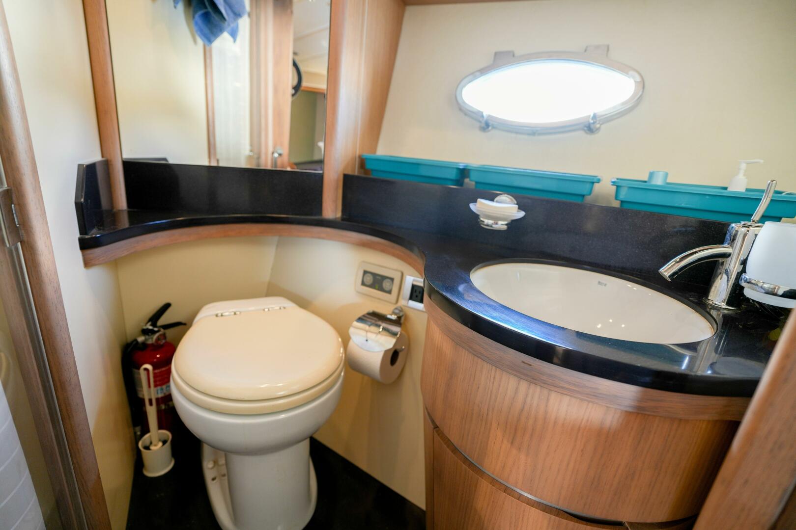 2007 Astondoa 53 Open Cruiser - Image 17