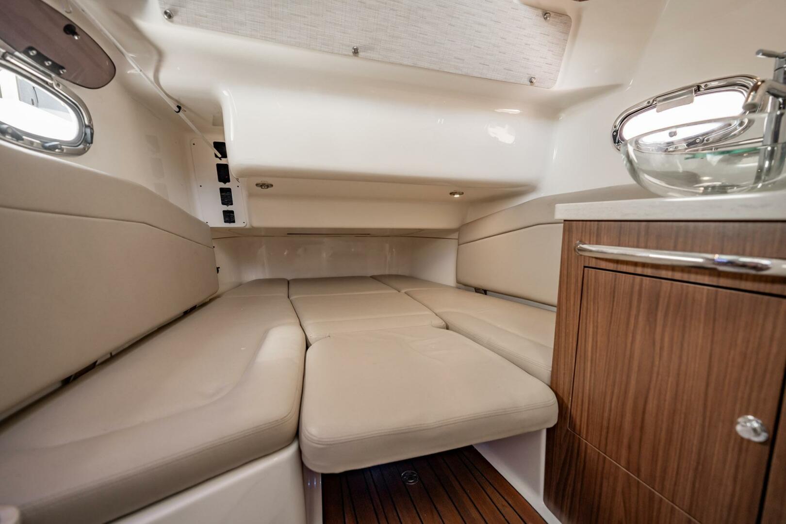 2018 Boston Whaler 380 Outrage - Image 18