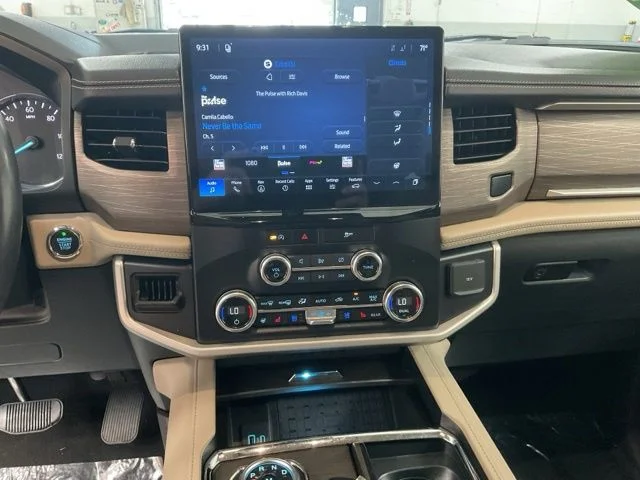 2024 Ford Expedition Utility 4D Limited 4WD V6 Turbo - Image 16