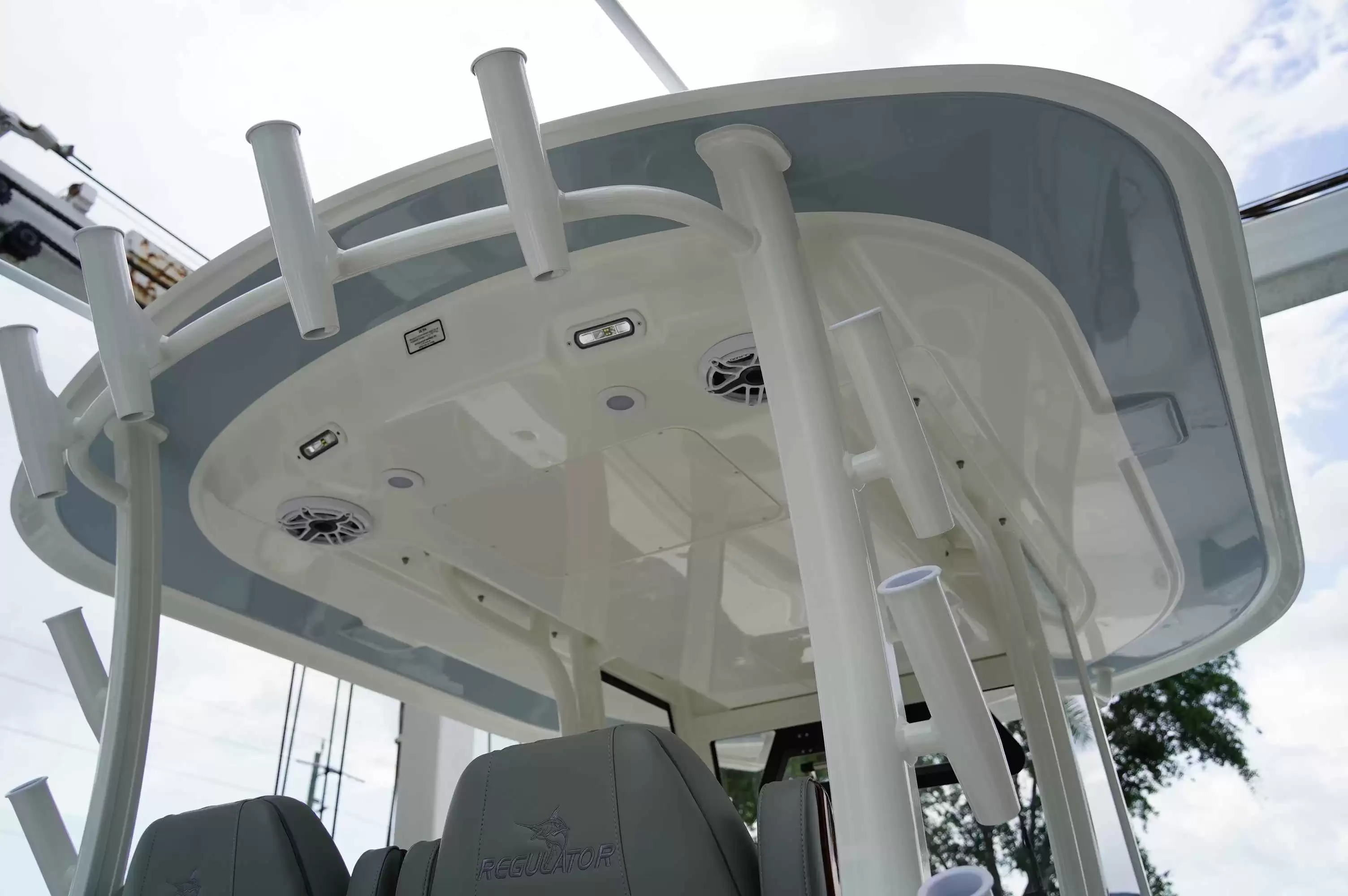 2025 REGULATOR 30XO - Image 11