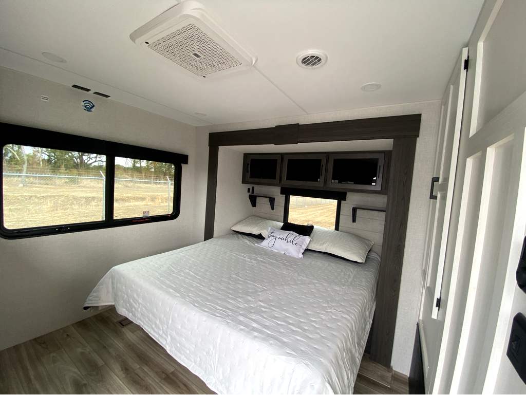 2026 VENTURE RV SPORTTREK 333VMI - Image 31