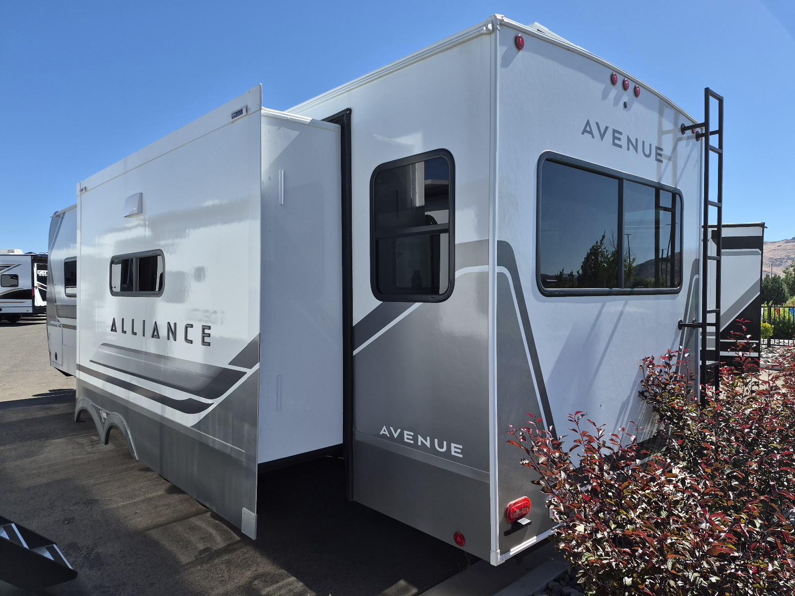2027 Alliance RV Avenue 298RL - Image 3