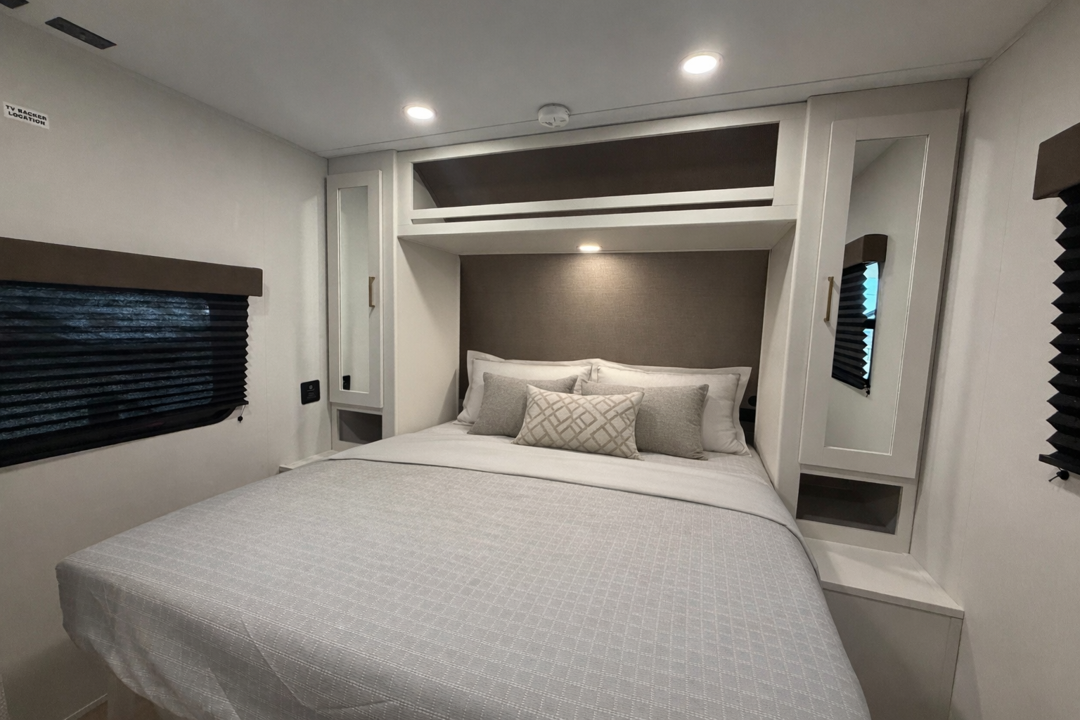 2026 Grand Design Transcend XPLOR 19BHX - Image 14