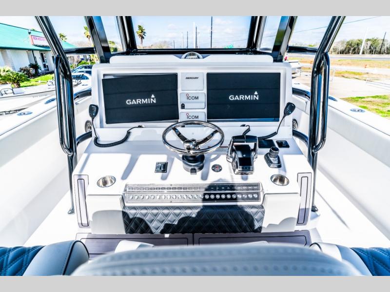 2024 Invincible 37 CATAMARAN - Image 17