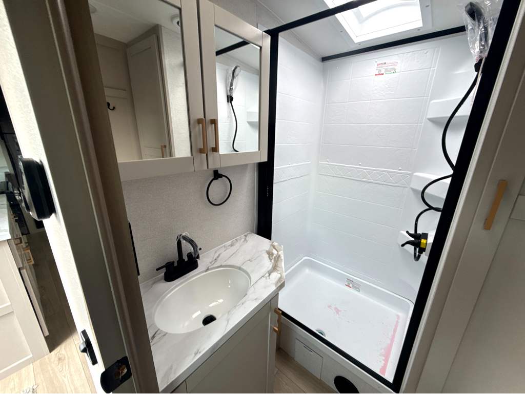 2027 JAYCO JAY FEATHER 29QBH - Image 22