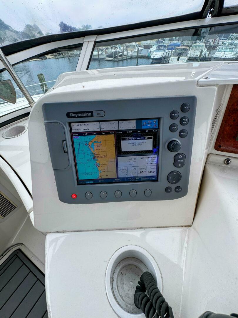 2005 Silverton 35 Motor Yacht - Image 14