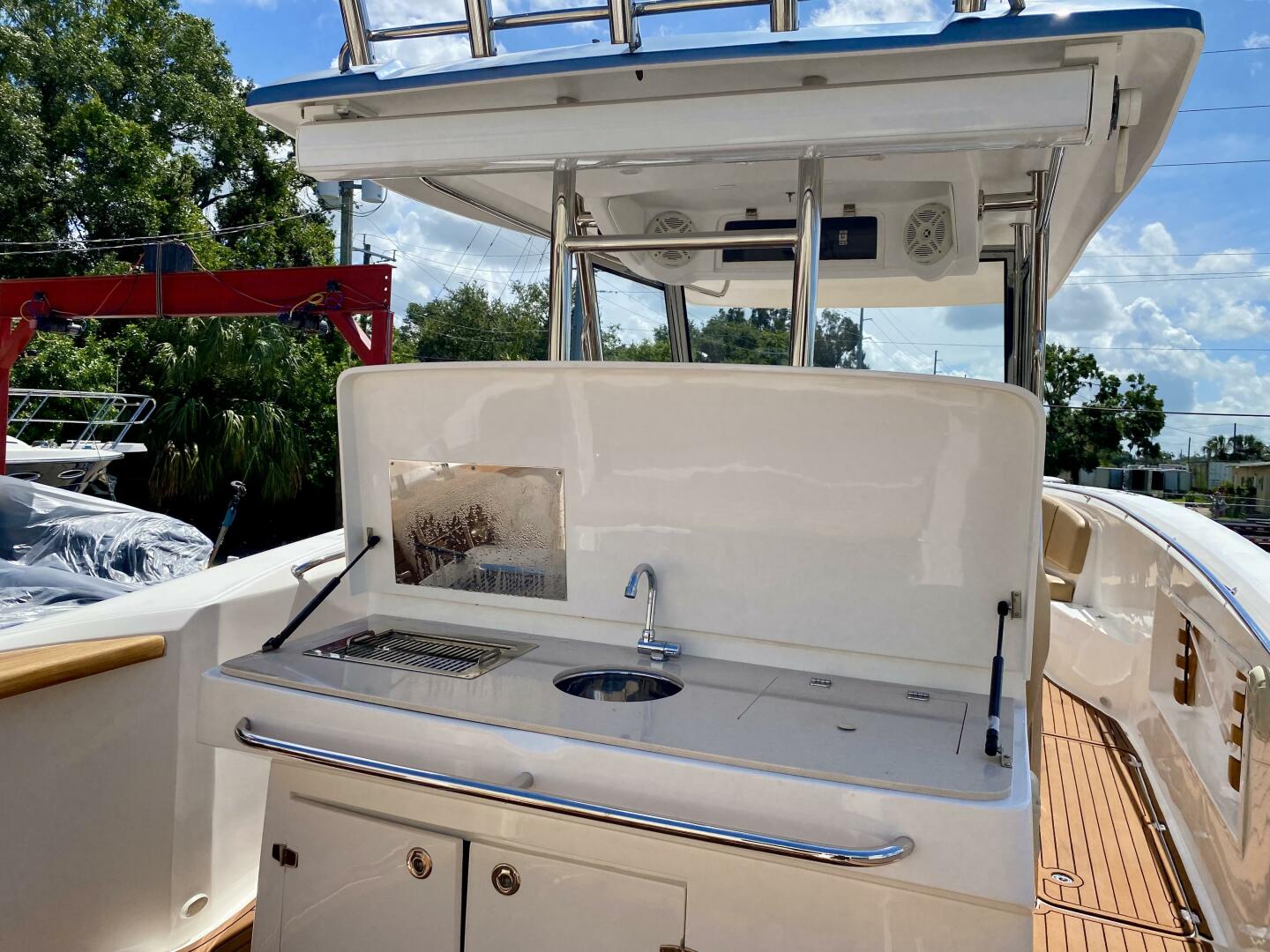 2023 Fishing Raptor 390 Solarium - Image 7