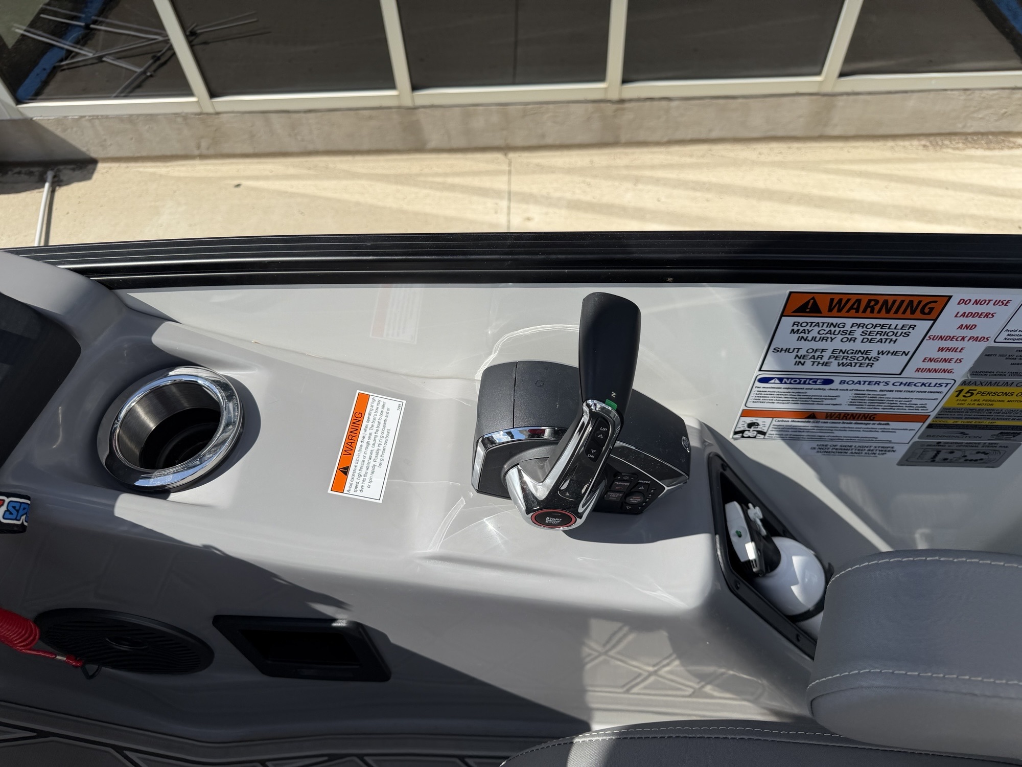 2023 Bennington 25QSBA Swingback with Power Arch - Image 21