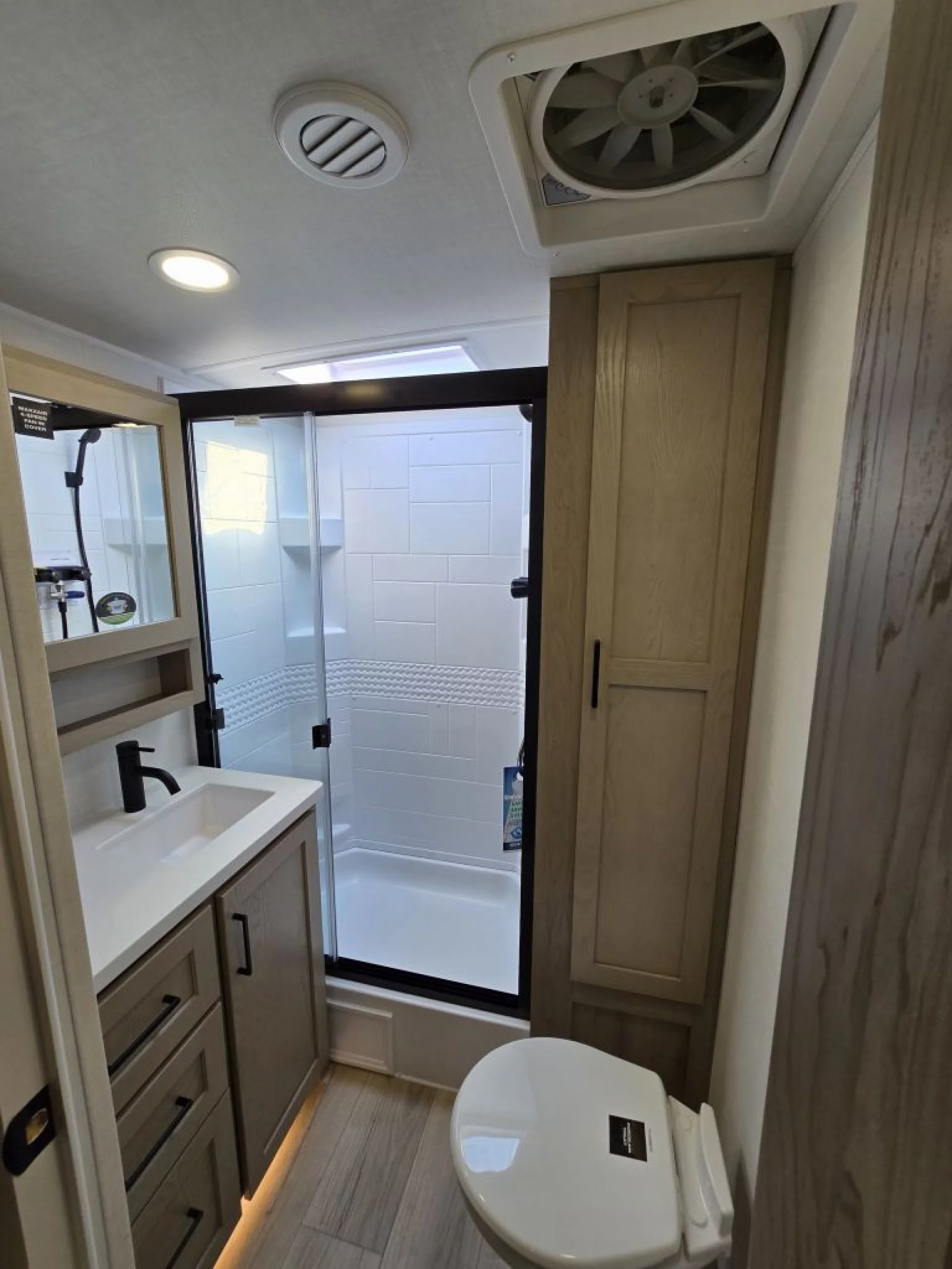 2026 FOREST RIVER ROCKWOOD MINI LITE 2519S - Image 18
