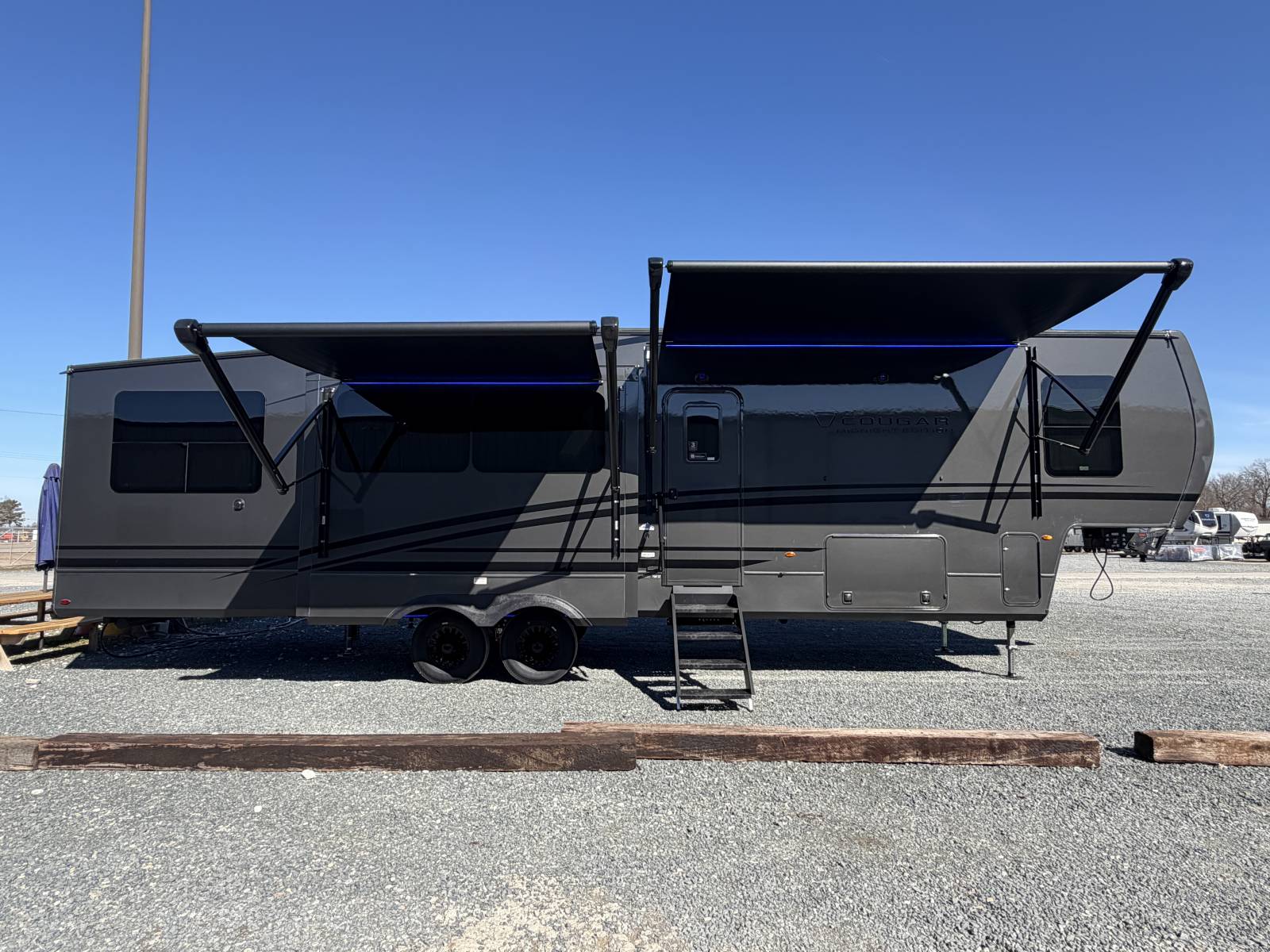 2026 Keystone Cougar Midnight Edition 350LLK - Image 9