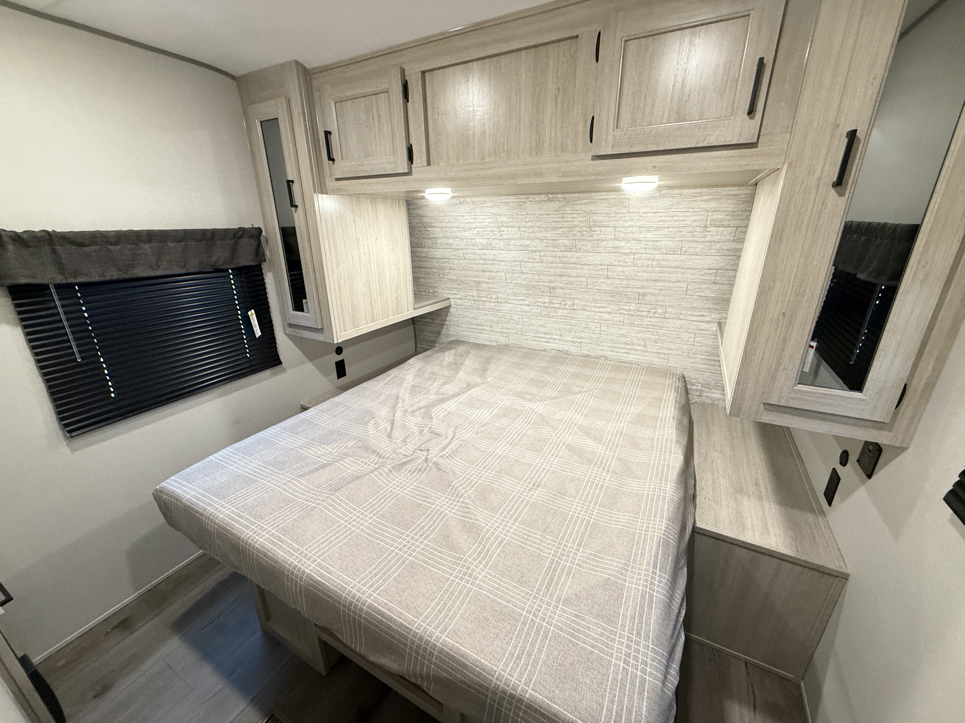 2026 Coachmen Catalina Legacy Edition 283RNR - Image 23
