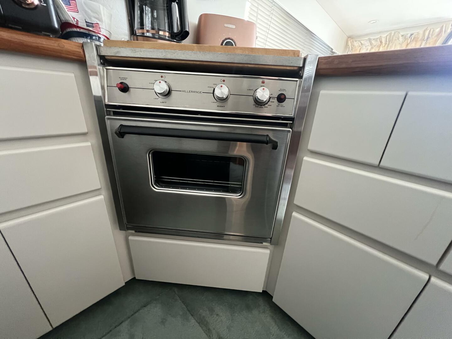 1994 Carver 370 Voyager - Image 14