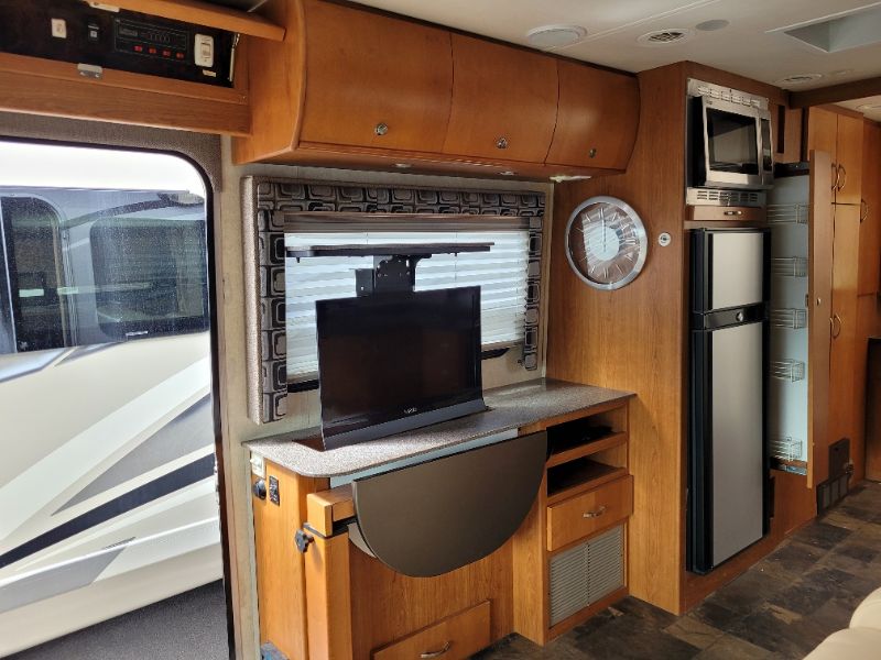 2011 Leisure Travel Unity 24MB - Image 6