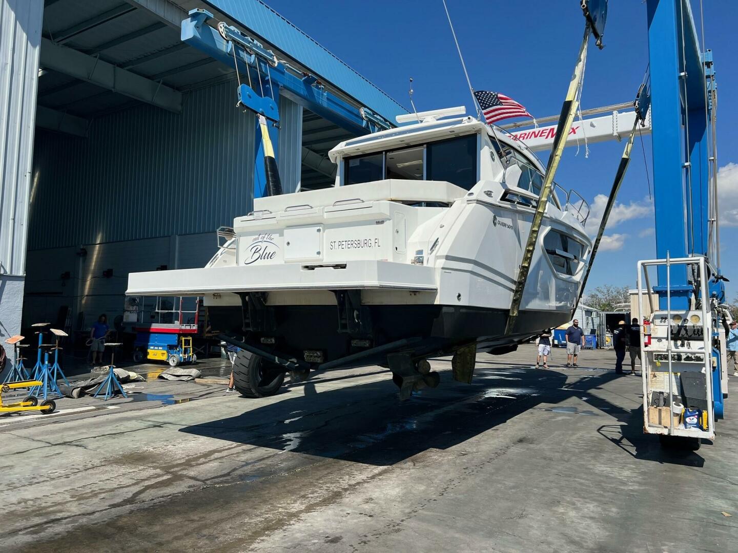 2018 Cruisers Yachts 42 Cantius - Image 3