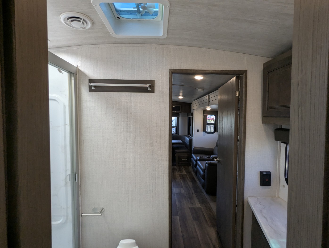 2021 Keystone Cougar Half-Ton West 25RDSWE - Image 38