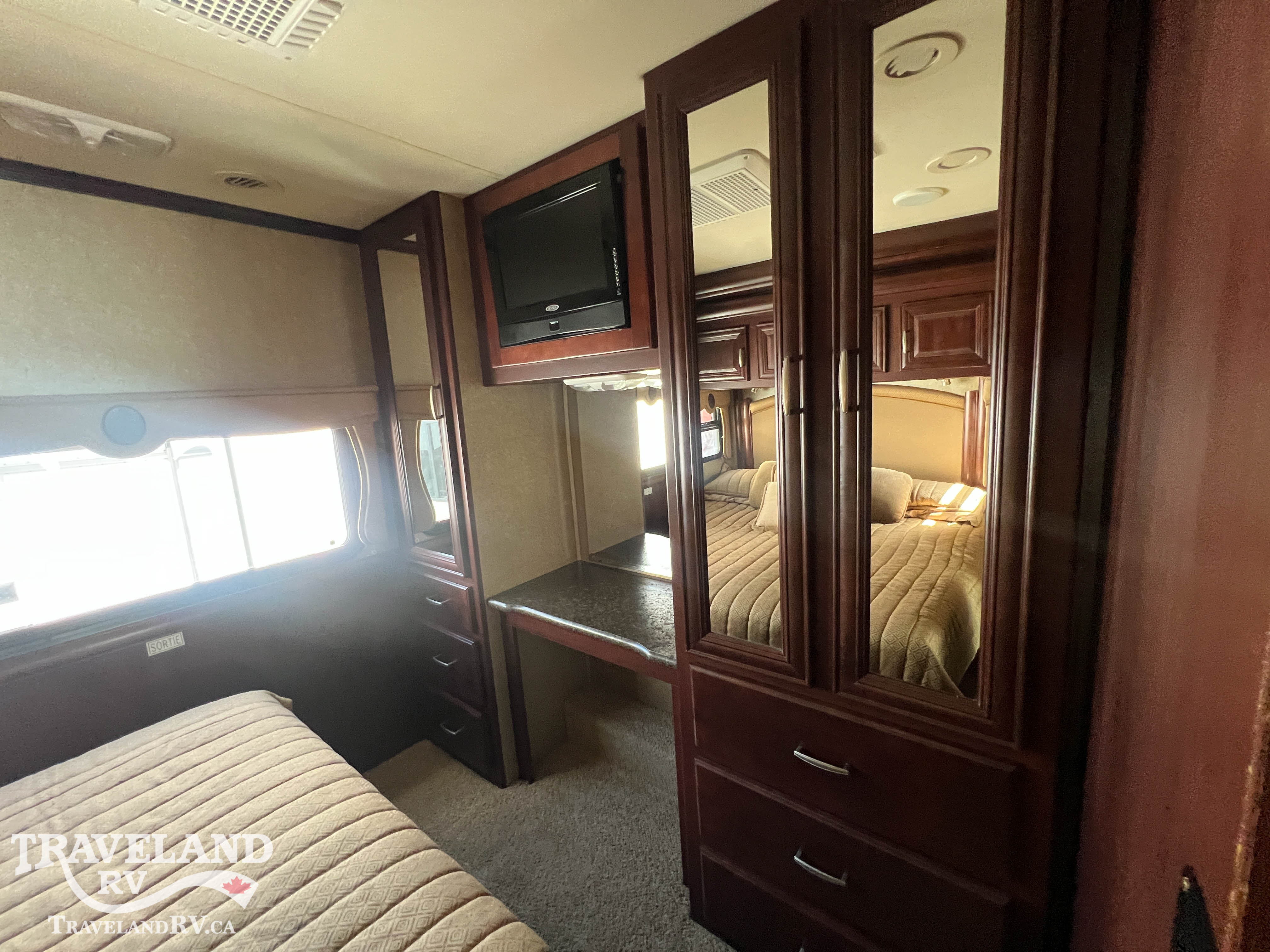 2012 Thor Motor Coach CHALLENGER 32VC HMS - Image 29