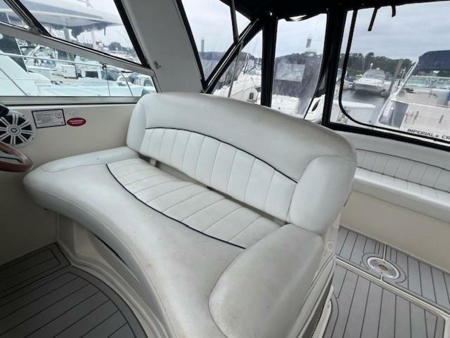 2000 Rinker 342 Fiesta Vee - Image 10