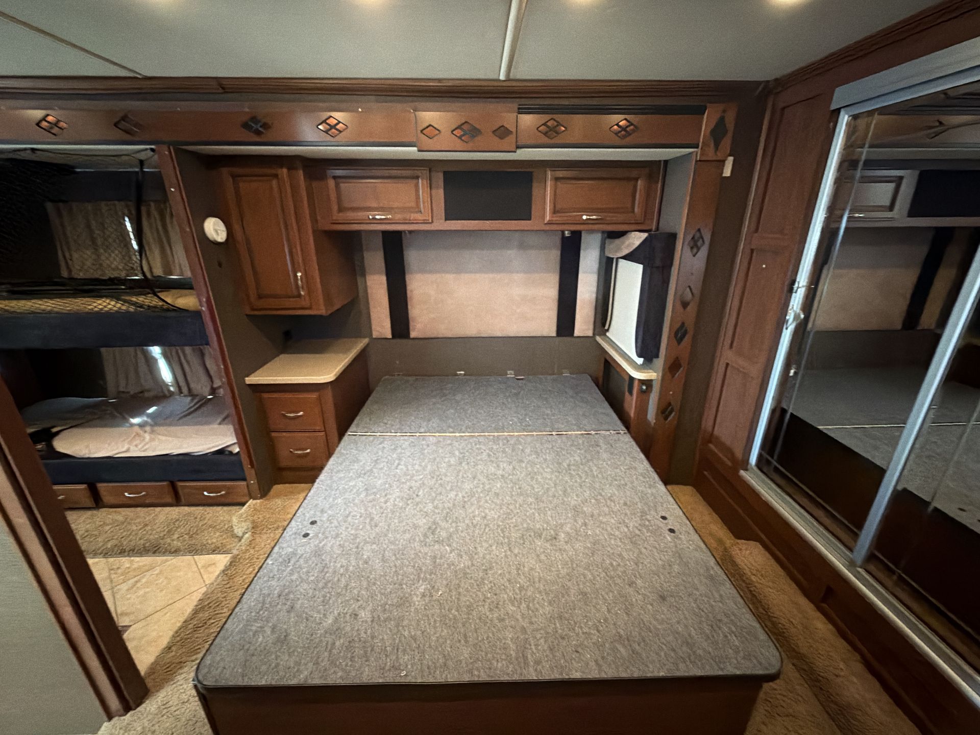 2013 Fleetwood Expedition 38B - Image 30