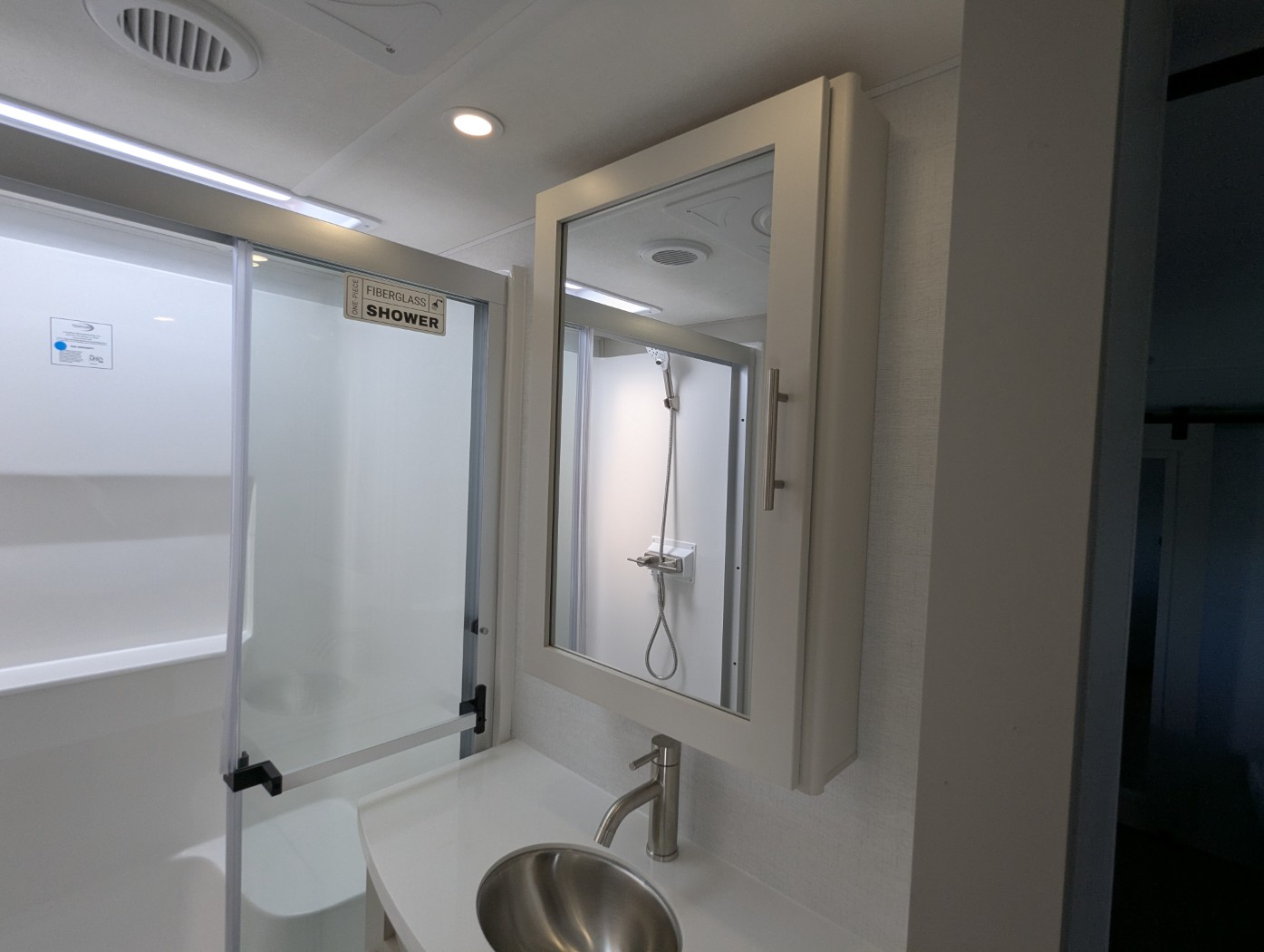 2027 Alliance RV Avenue 32RLS - Image 16