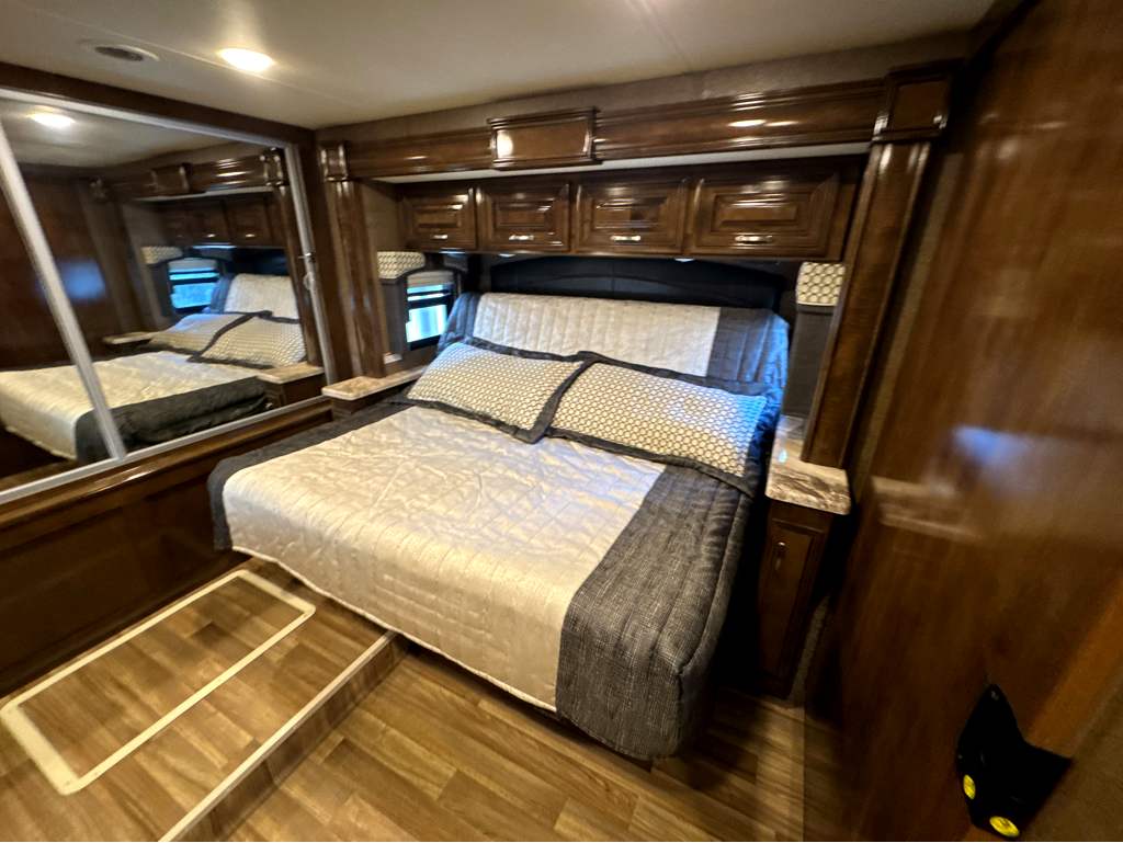 2019 THOR MOTOR COACH PALAZZO 37.4 - Image 11
