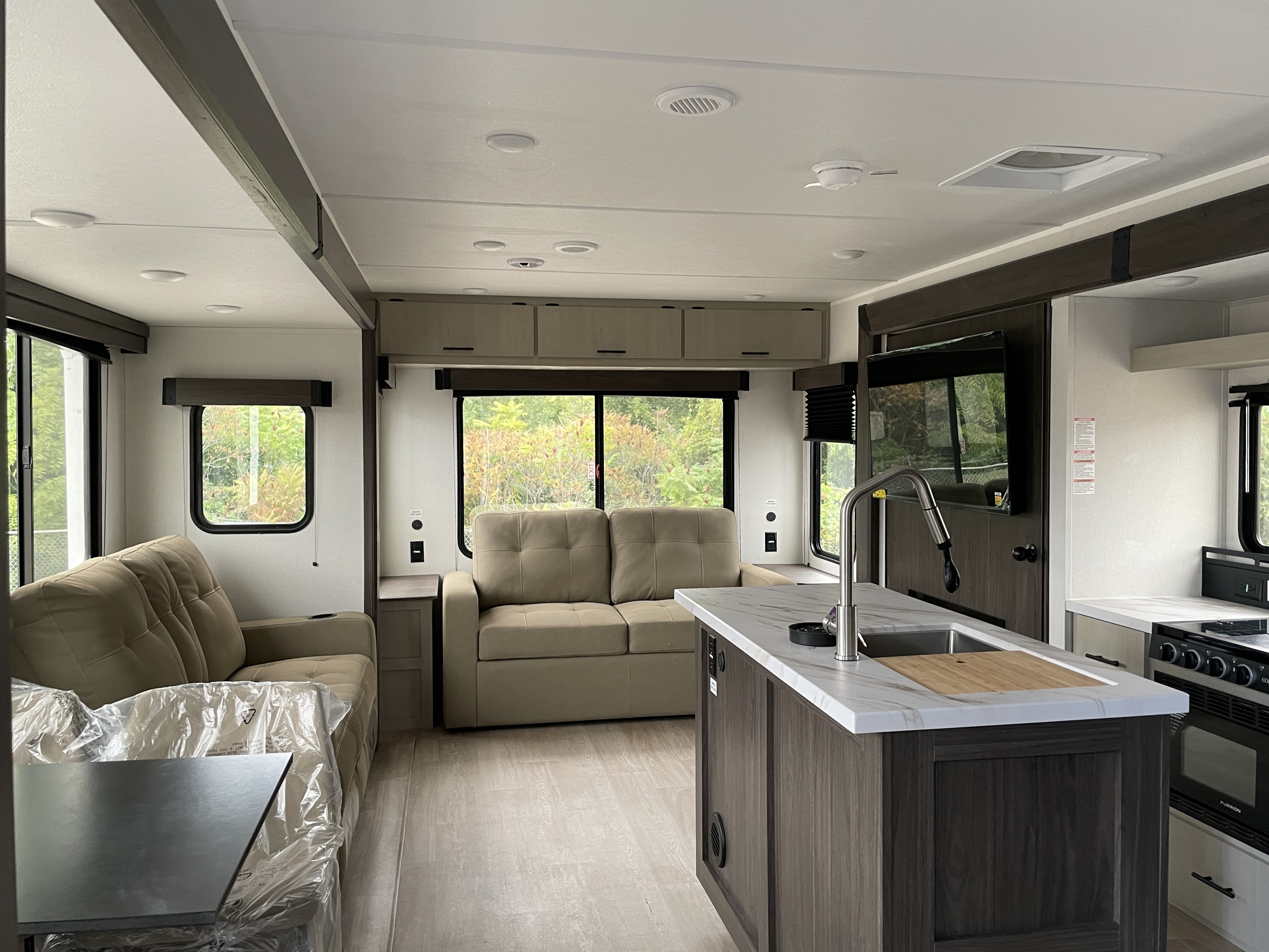 2027 Forest River Cherokee Alpha Wolf 28RLX - Image 7