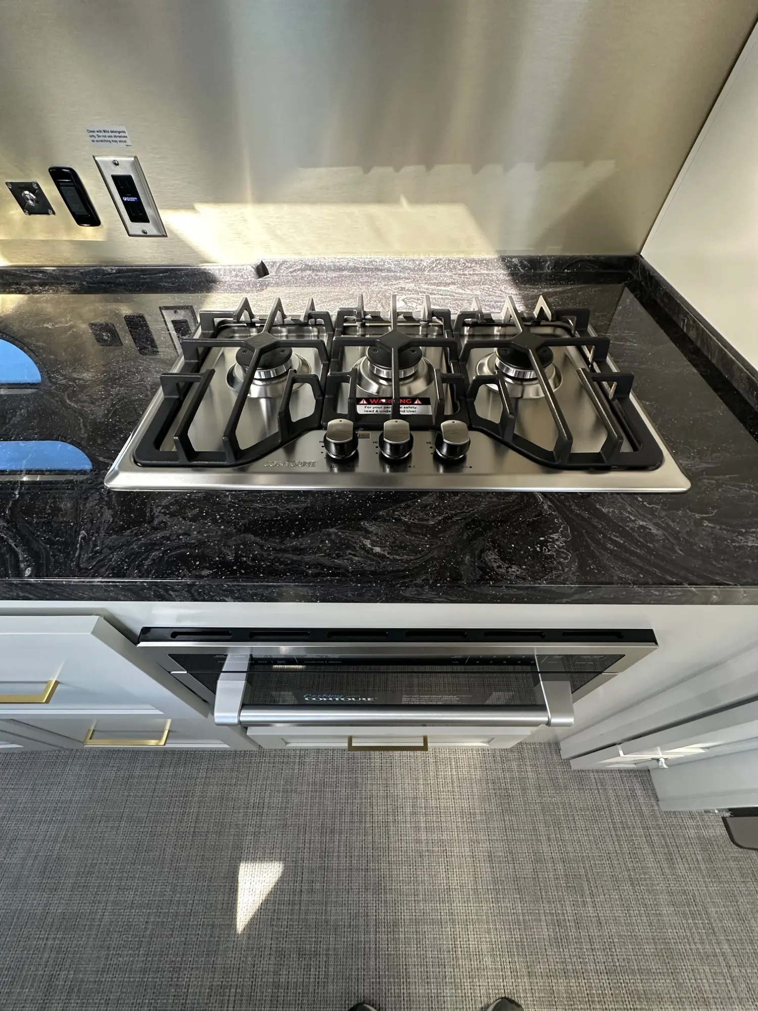 2027 Airstream Classic 33FBT - Image 9