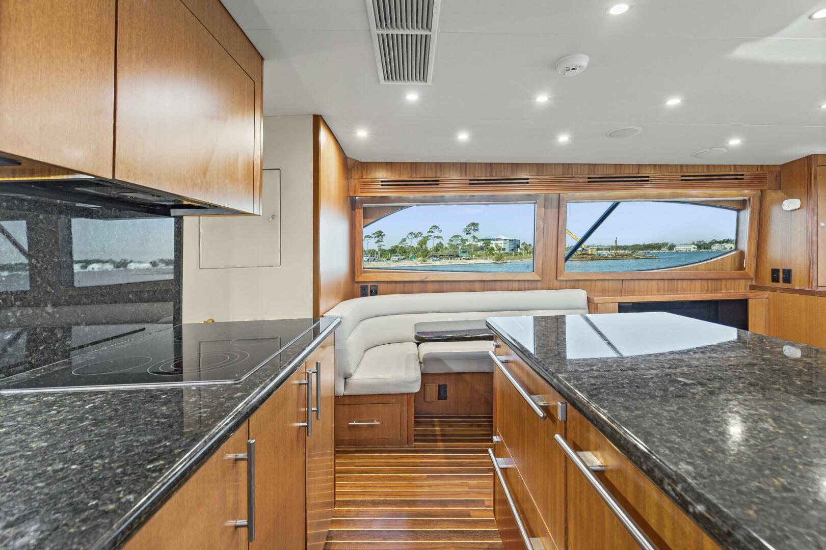 2008 Hatteras 60 Convertible - Image 9