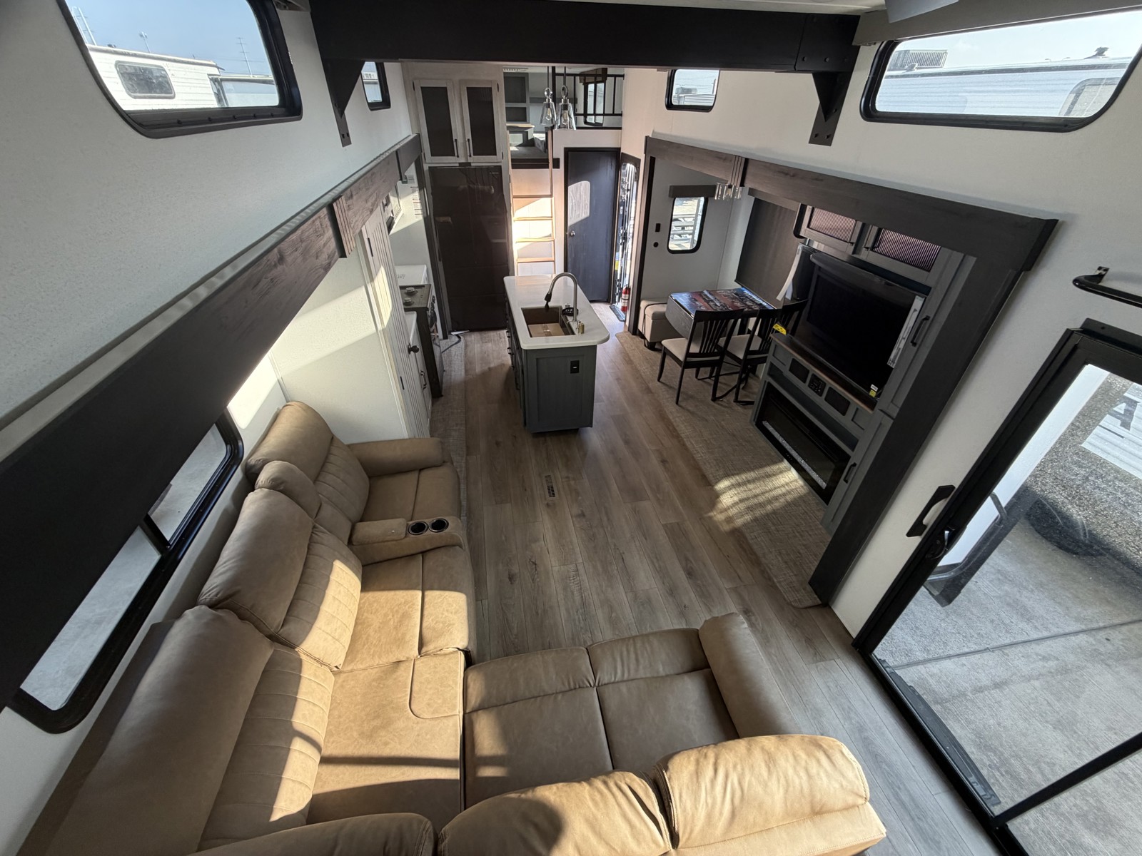 2026 PALOMINO PUMA 420LFT - Image 27