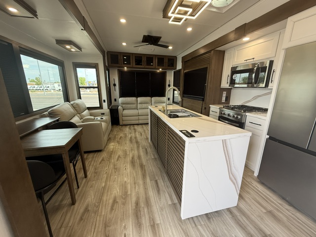 2027 Keystone Montana 3100RL - Image 15