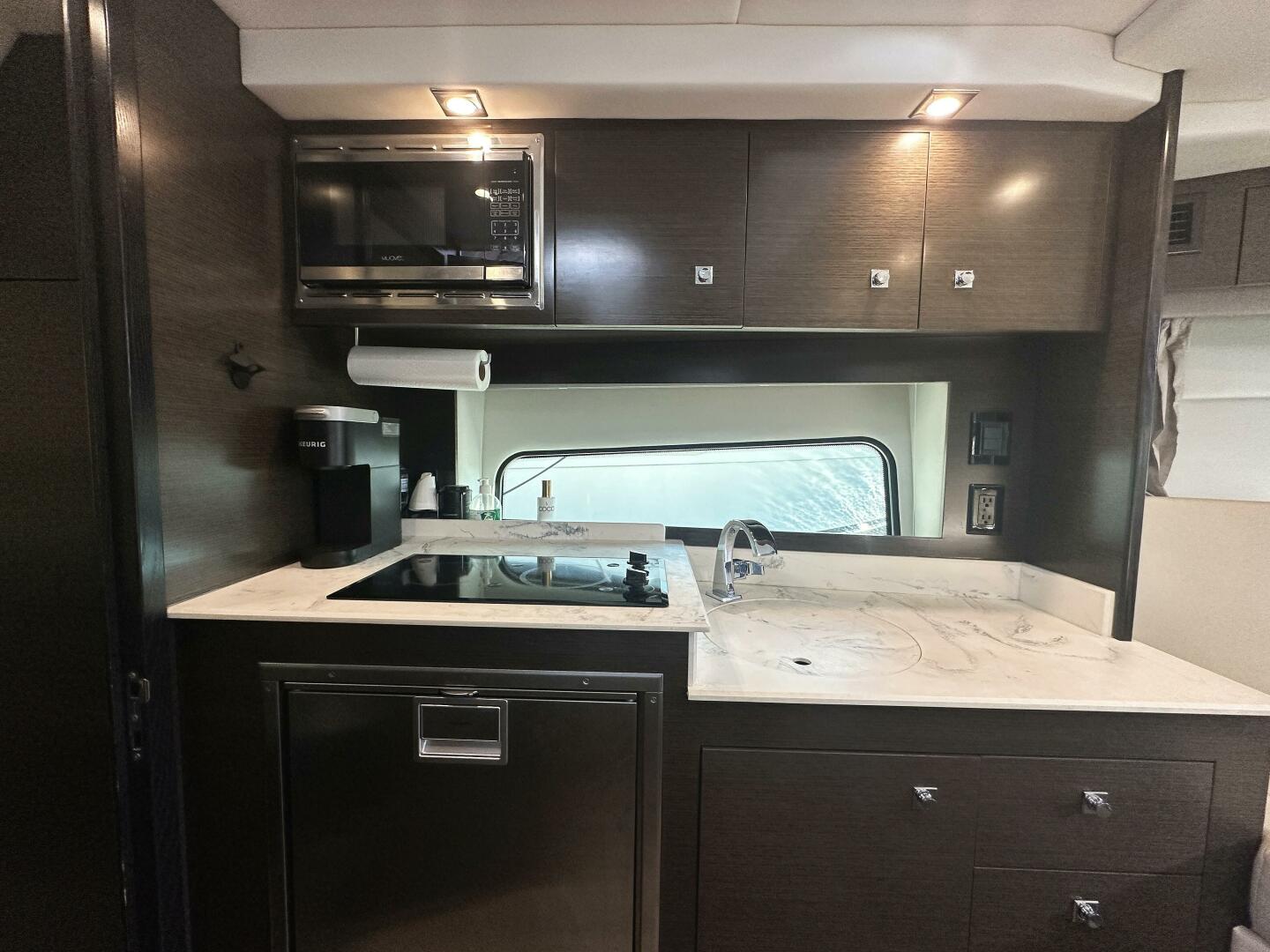 2017 Cruisers Yachts 390 Express Coupe - Image 32