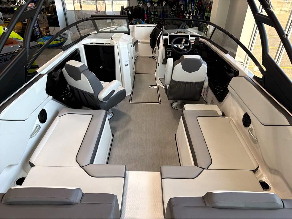 2026 Yamaha Boats AR250 - Image 6