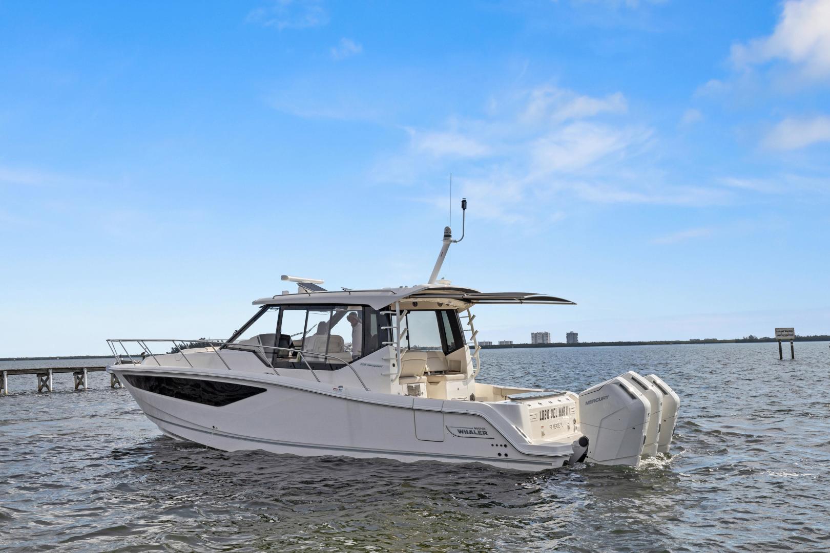 2022 Boston Whaler 405 Conquest - Image 4