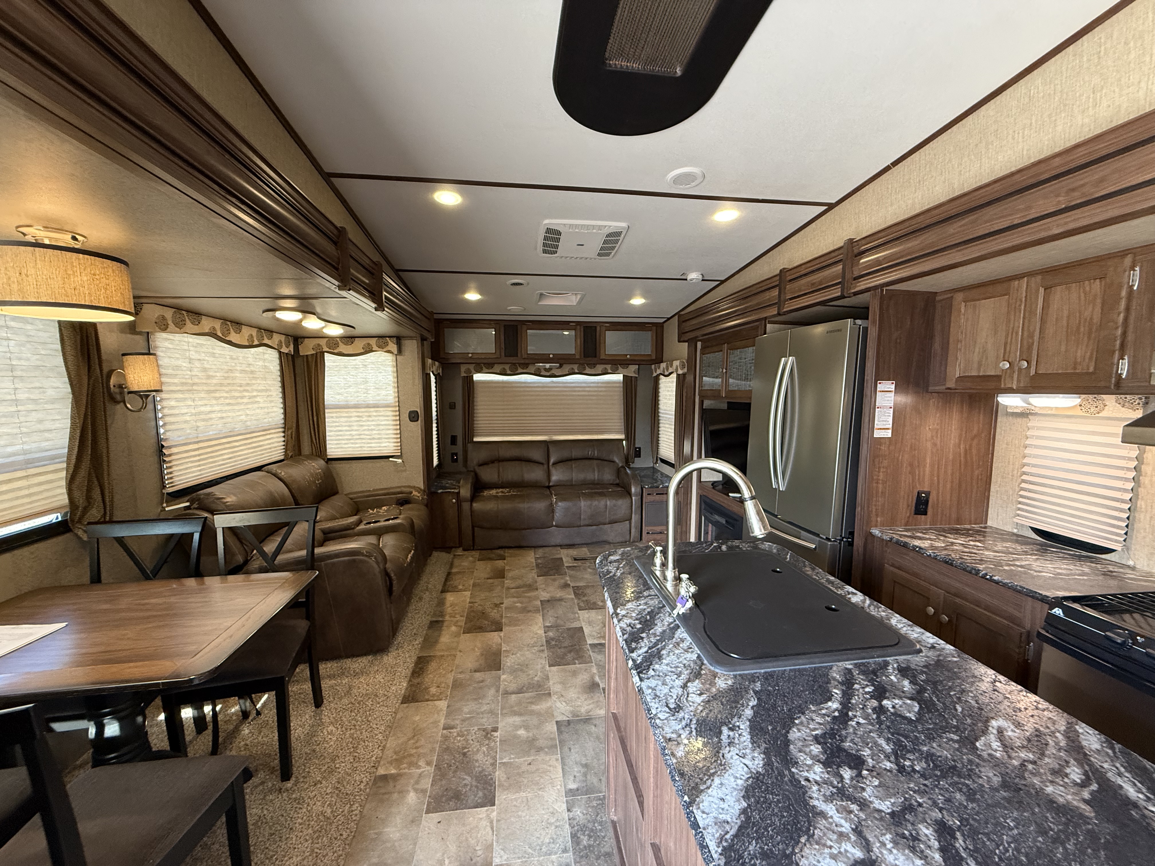 2017 Keystone Sprinter Wide Body 298FWRLS - Image 8
