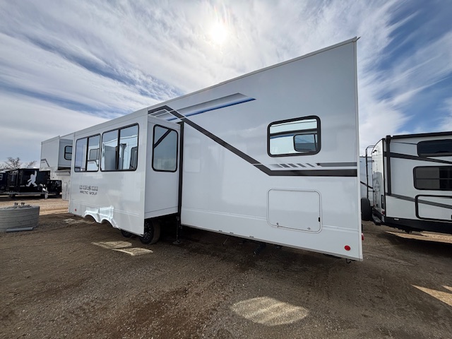 2026 CHEROKEE ARCTIC WOLF 3750 SUITE - Image 4